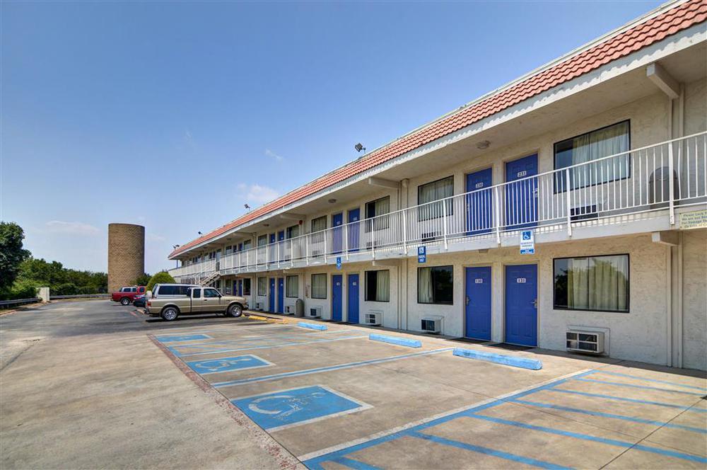 Motel 6 Fort Worth, Tx East Exterior photo